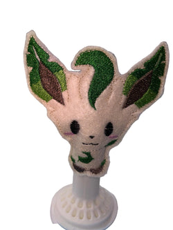 Leaf critter finger puppet