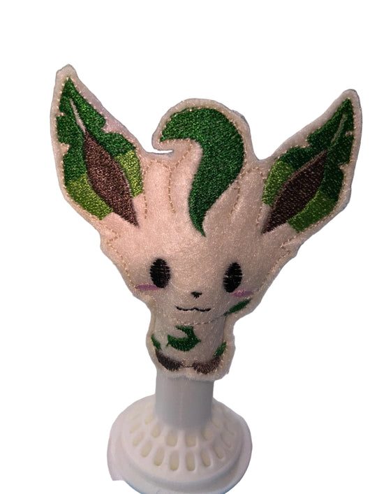 Leaf critter finger puppet