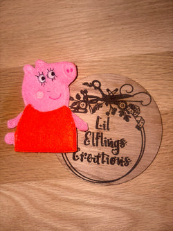 Mum pig finger puppet